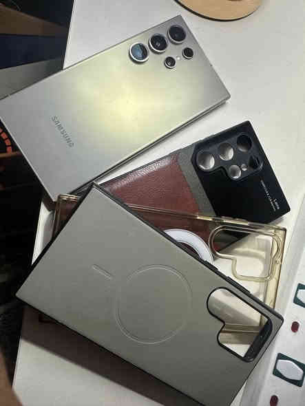 السلام عليكم
سامسونك s24 الترا جهاز شرق اوسط ذاكره 256 
الكارتون موجود الكيبل مال الشحن بعده ما مفتوح الجهاز زلغ مابي ويا تلث كفرات ..
السعر 950 وبي مجال 

ايفون 14برو ماكس بنفسجي ذاكره 256 ظهره مكسور بطاريه 86 كارتون موجود وشاحنه اصليه ويا 13 كفر هديه ..

السعر 750 وبي مجال 
بغداد البلديات شارع نهاية شارع المصرف 
***********
