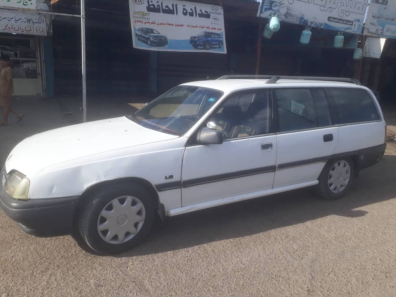 سياره للبيع اوميكا صالون موديل ١٩٩١ انا صاحب الشرعي  اتصل هذا الرقم ***********

