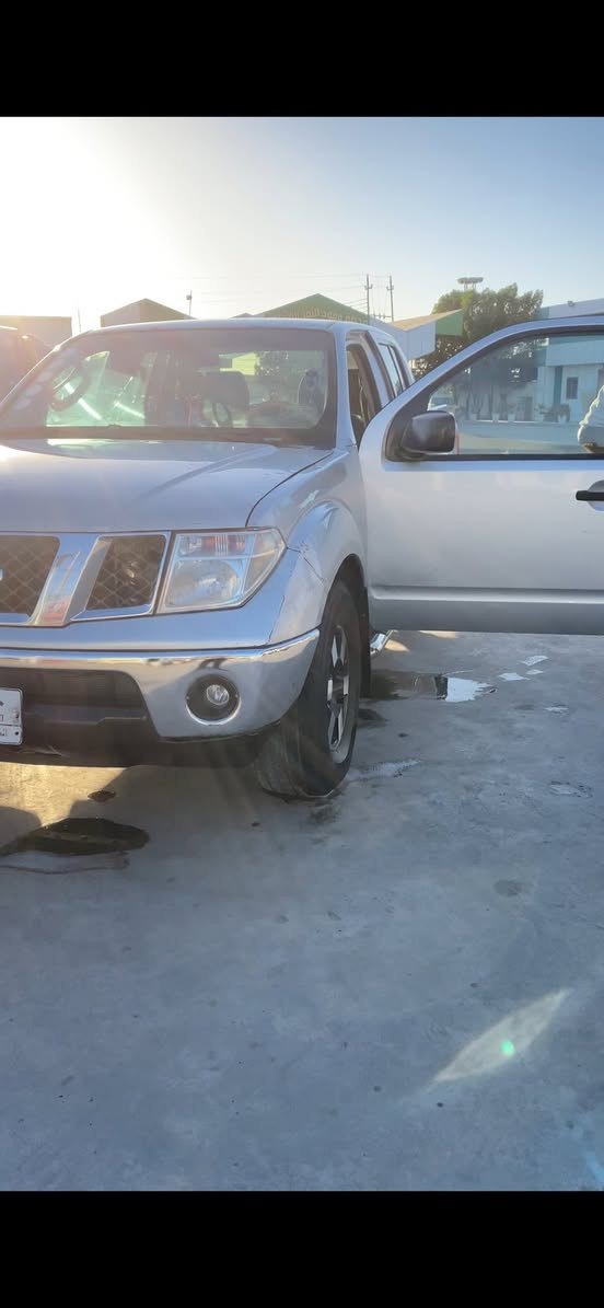 نيسان فورنتير 2011 مكينه جديده كير اكسل  خير من الله قماره كامله بدي طويل وراد امريكي  غرفه جديده تبريد وي سويج  كهربائيات كلها شغاله فوريل كلشي بيها شغال سعر 95 ورقه رقمي ***********
