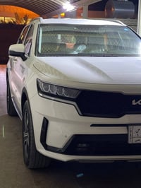 سلام علیکم سورنتو للبیع مودیل 2023 رقم بغداد ماشیه90الف سیاره نضیفه کل...