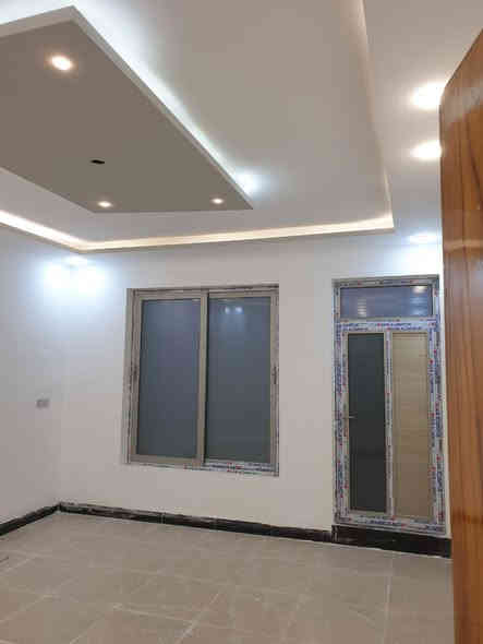 دار للبيع حي السلام في النجف. ( 100م )  طابق و نص جديد خلف الشارع العام. شارع 10  الجهة المقابلة إلى سنونو السعر (  222 مليون ) الطابق الأول غرفة و صالة و إستقبال و مطبخ مع مجموعتين صحيات. الطابق الثاني غرفة و صالة و صحيات. مكتب الغدير للعقار ***********
