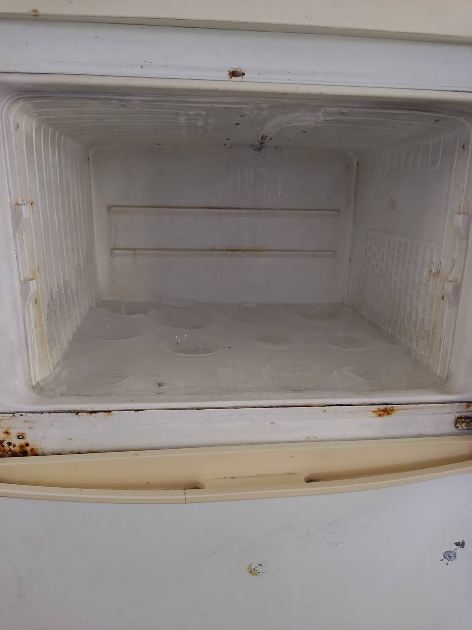 ثلاجه شرط شغل ثلج❄❄🏂🏂
كربلاء حي سلام
بيه شويه خياسات
***********
السعر ١٢٥
