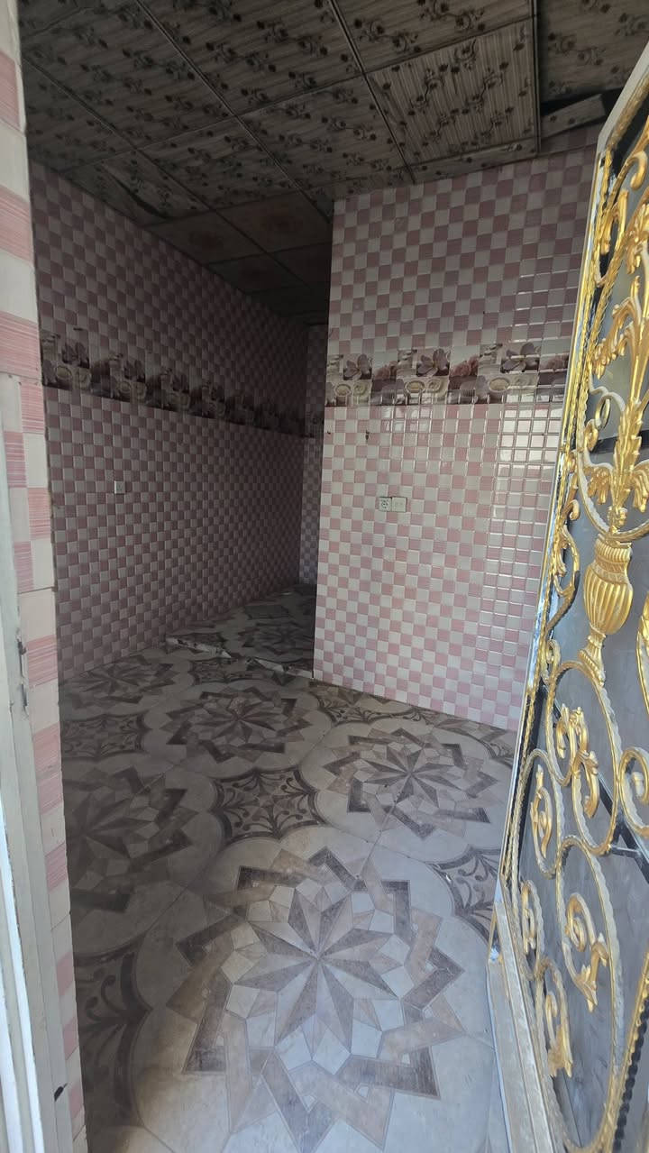 بيت البيع في حي الماليين الثانية قبل جامع العادل
المساحه البيت ١٢٠ متر البيت يحتوي عل غرفتين نوم وهول واستقبال ومطبخ حار بارد السعر ٥٥ وبي مجال الاستفسار اكثر الاتصال عل أرقام 
***********
***********
