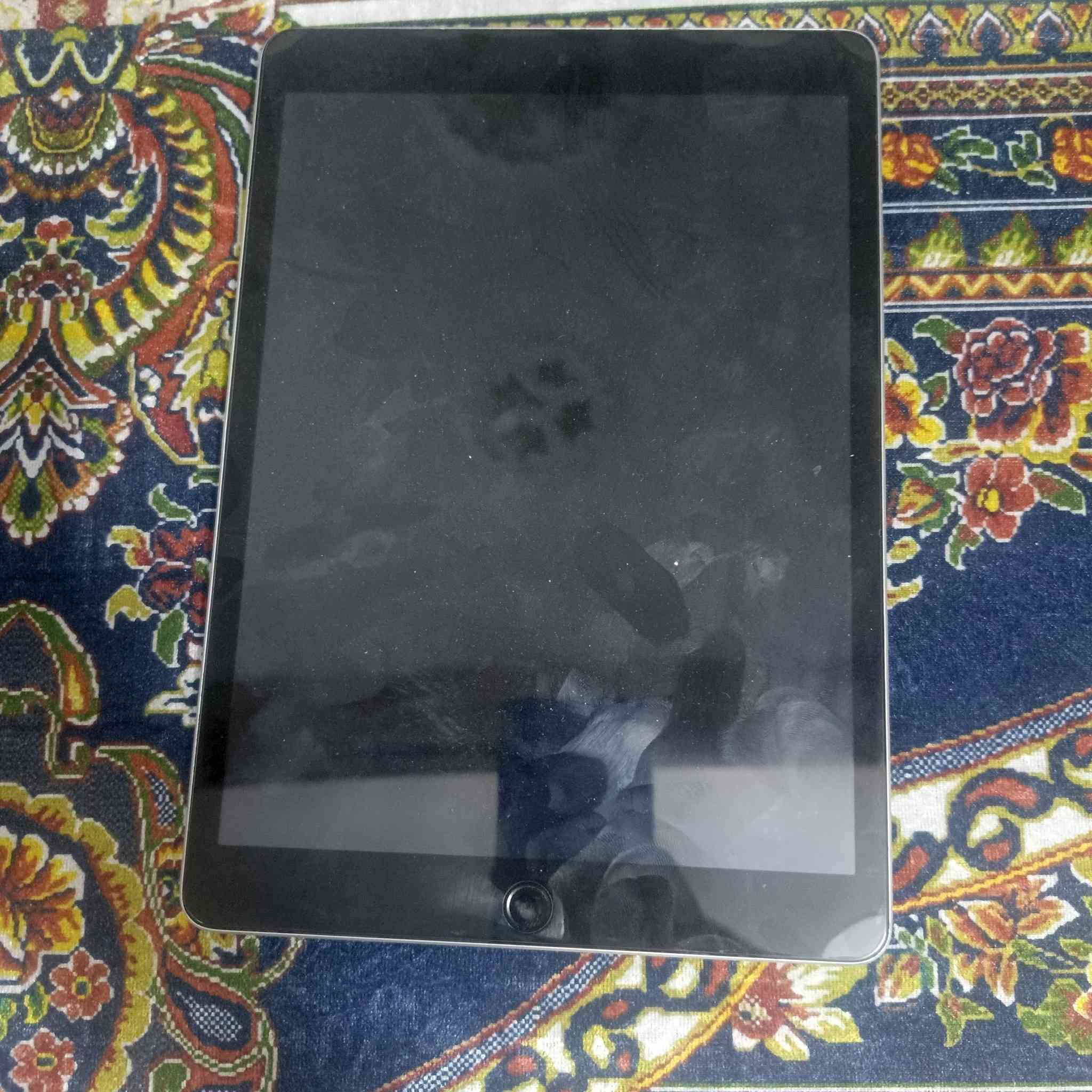 سلام عليكم ايباد 9ذاكره64فول نضافه شرط لفحص بي ضربه بس بضهر ما تاثر مستعجل عله بيعته سعر 170وبي مجال قليل بدون كارتونه رقم***********
