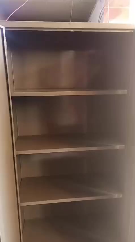 السلام عليكم لوكر للبيع 80 وبي مجال حي اور الشعب ***********
