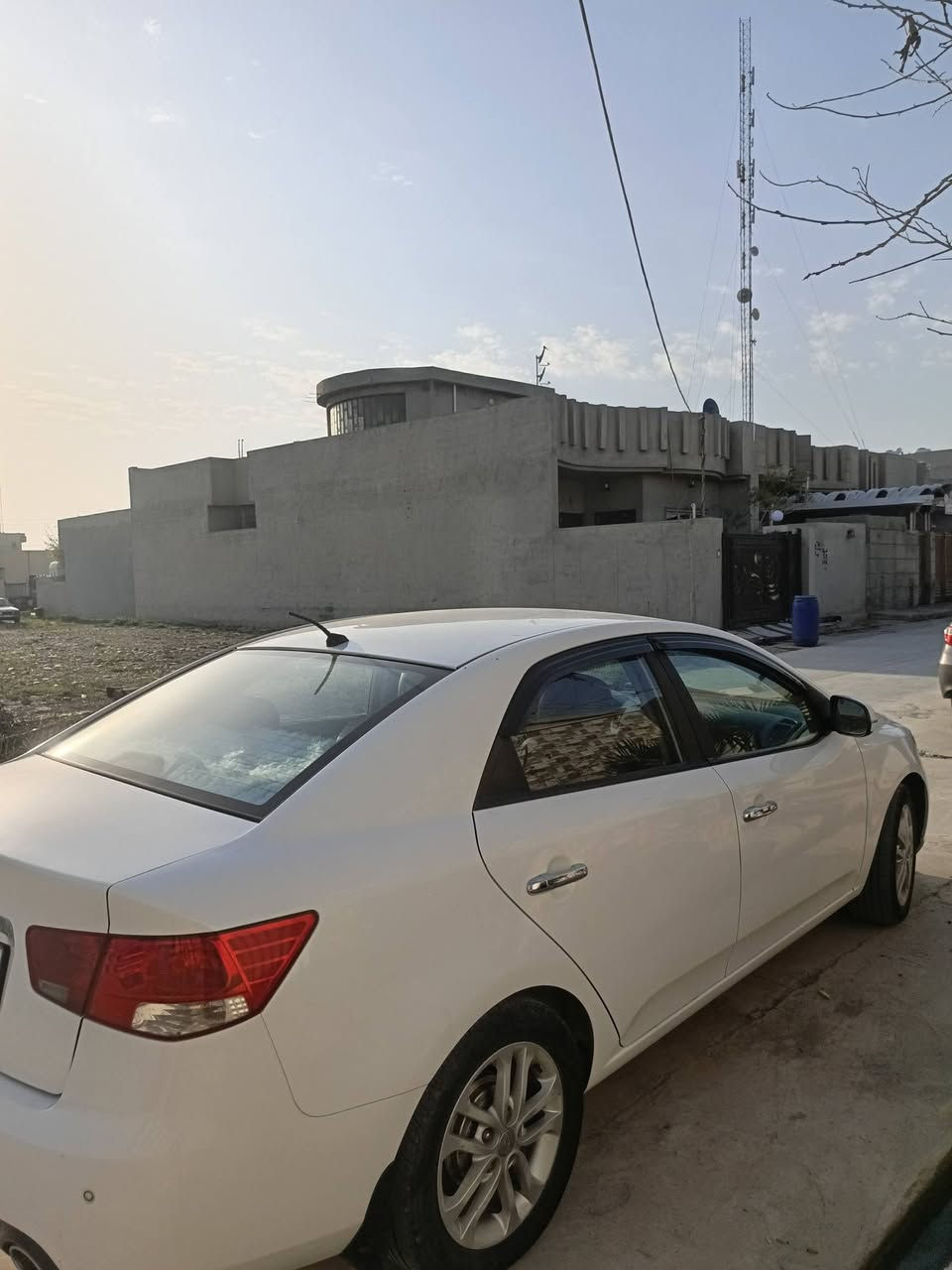 كيا سيراتو موديل 2011
كيه سيراتو فول مواصفات وكير ومحرك شرط لا صرف لا نفخ 
داخل لونين ، مرايات شفط ، كير اوتو ماتيك وعادي 6 نمر 
شاشه وكاميرا خلفيه ، تحكمات استيرن 
وحساسات خلفيه 
الضرر مكانين بارد بل جاملغ وبسيط جدا 
السعر 108 للتواصل ***********
***********
