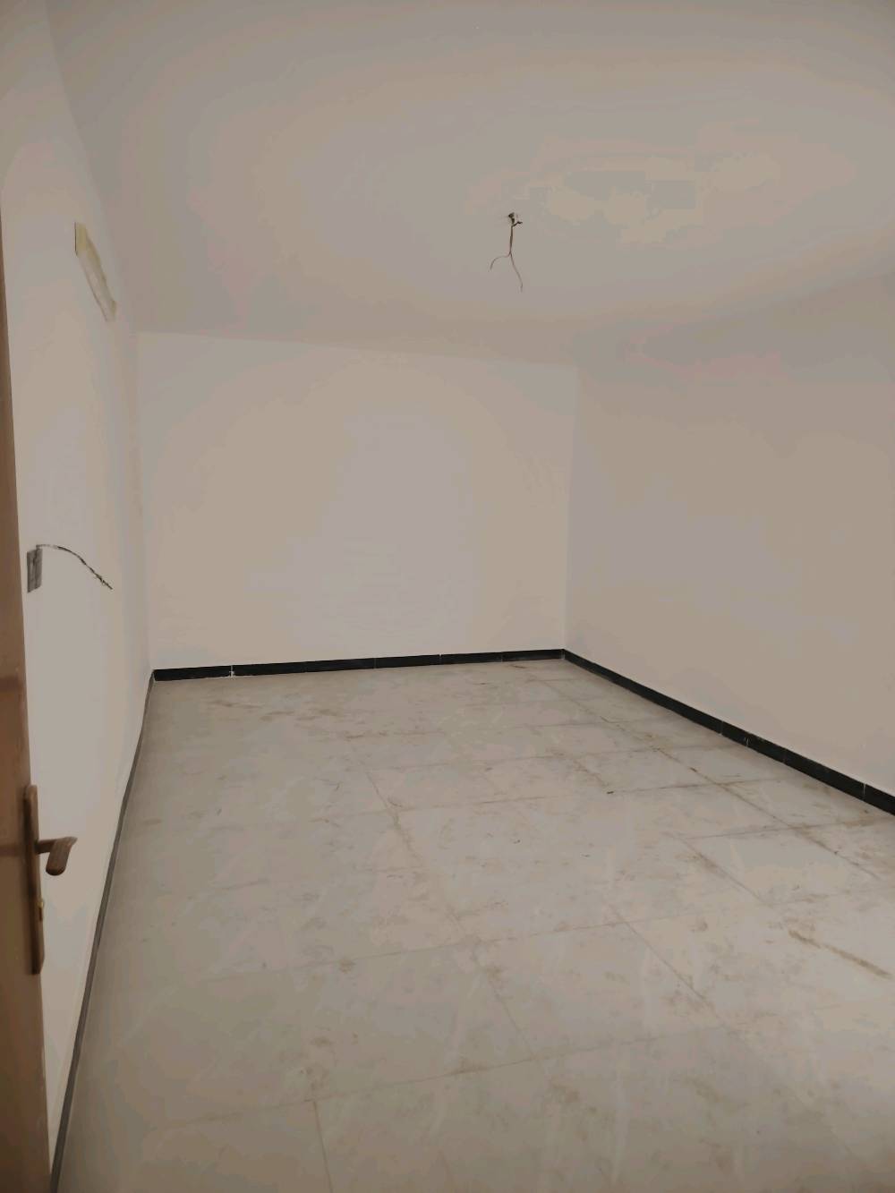 🏠 دور سكنية  للبيع (عدد 2) 🏠
بيع مستعجل 
الموقع: بغداد - حي التراث - محلة 300 تراث الخامسة 
​المساحة: 100 متر مربع لكل دار (بناء متكامل الخدمات)
​📌 تفاصيل وتصميم الدار:
​الطابق الأرضي: استقبال واسع + مطبخ + غرفة نوم + مجموعات صحية.
​الطابق الأول: غرفتين نوم + مجموعات صحية.
​الخدمات: كاملة وجاهزة للسكن فوراً.
​📞 للاستفسار والمعاينة، يرجى الاتصال على الرقم: [***********
***********
واتساب متوفر ]
السعر 140
