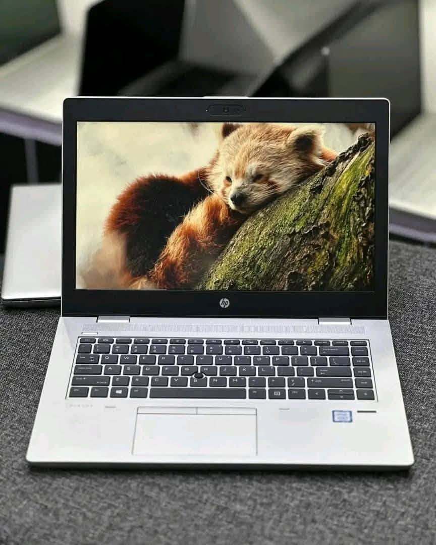 👌 لابتوب بتصميم عصري حديث مع إمكانيات عاليه 
#القوه_المتانه_الكفاءه 

- لابتوب :  HP® ProBook 640 G4  

▫️- بمعالج : Intel® Core™ i5 8TH 
▫️- الجيل : الثامن 8TH  generation 
▫️- سرعه المعالج الاساسيه1.70GH تصل حتي 1.90GHz مع التيربو 
▫️-  الرام : 8 قيقااا ddr4
🚀 تخزين : 256 قيقااا ssd خارق السرعه
▫️- الشاشه : 14 انش مناسبه للدراسه
▫️- مدخل تايب سي thunderbolt 
▫️- مدخل بروجكتر HDMi 
▫️- الملحقات الشاحن الاصلي وشنطه اصليه 
الاتصال *********** 
السعر 300 بيهه مجال
