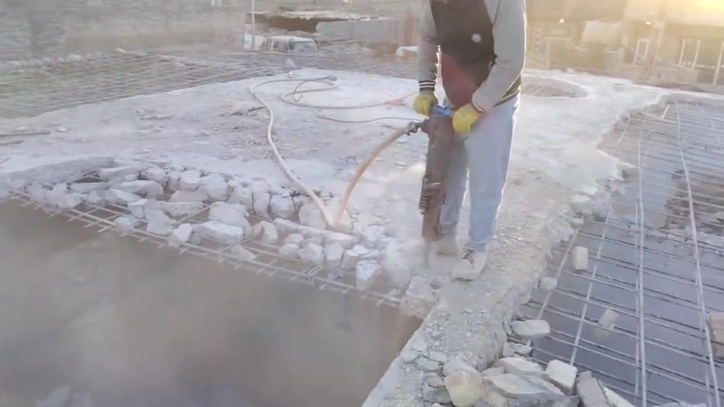 السلام عليكم ..نشتغل جميع الاشغال تفليش صبات+حيطان..تنقير جص او سيراميك فرش تراب+زميج+تيكله.لبخ سمنت بناء صب ارضيات صبغ بيوت ..تقليم الحدائق وقص الثيل وترتيبه.اي شغل عندك وبسعار مناسبه. للاتصال او واتساب ***********
