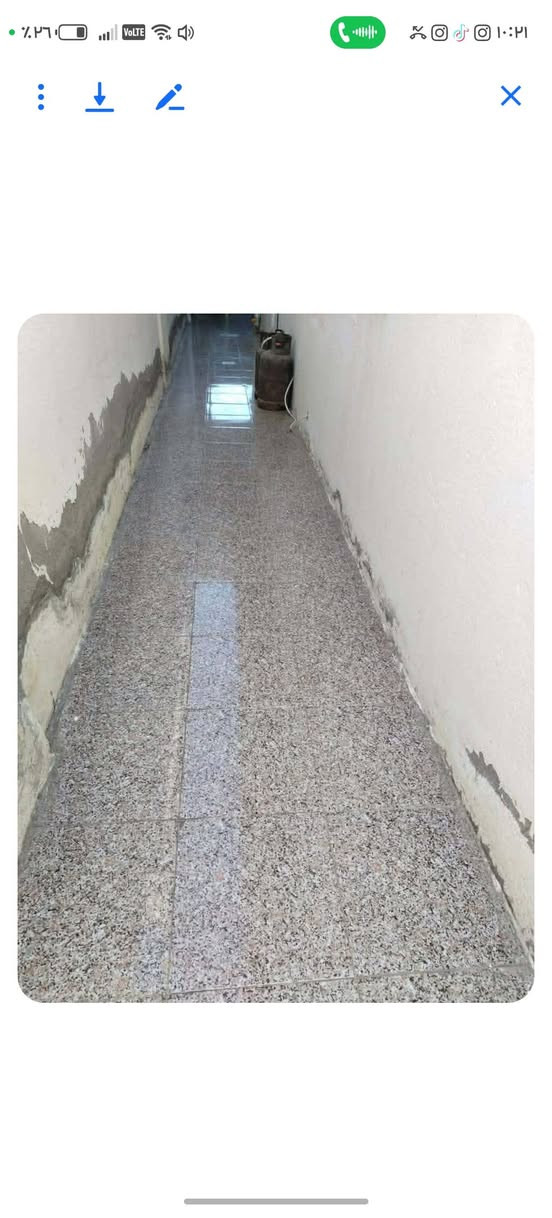 بيت للبيع في الصويره على شارع المطار جاهز للسكن قريب على الشارع العام قريب على عماره فلاح مساحته ٢٨٥ متر يحتوي على غرفتين نوم وصاله واستقبال ومطبخ حار وبارد وصحيات داخل وخارج البيت وبيتونه مفصوله ترهم غرفه ثالثه او مخزن وبي ومحل البيت كلش حلو ومرتب للتواصل على هذا الرقم ***********
