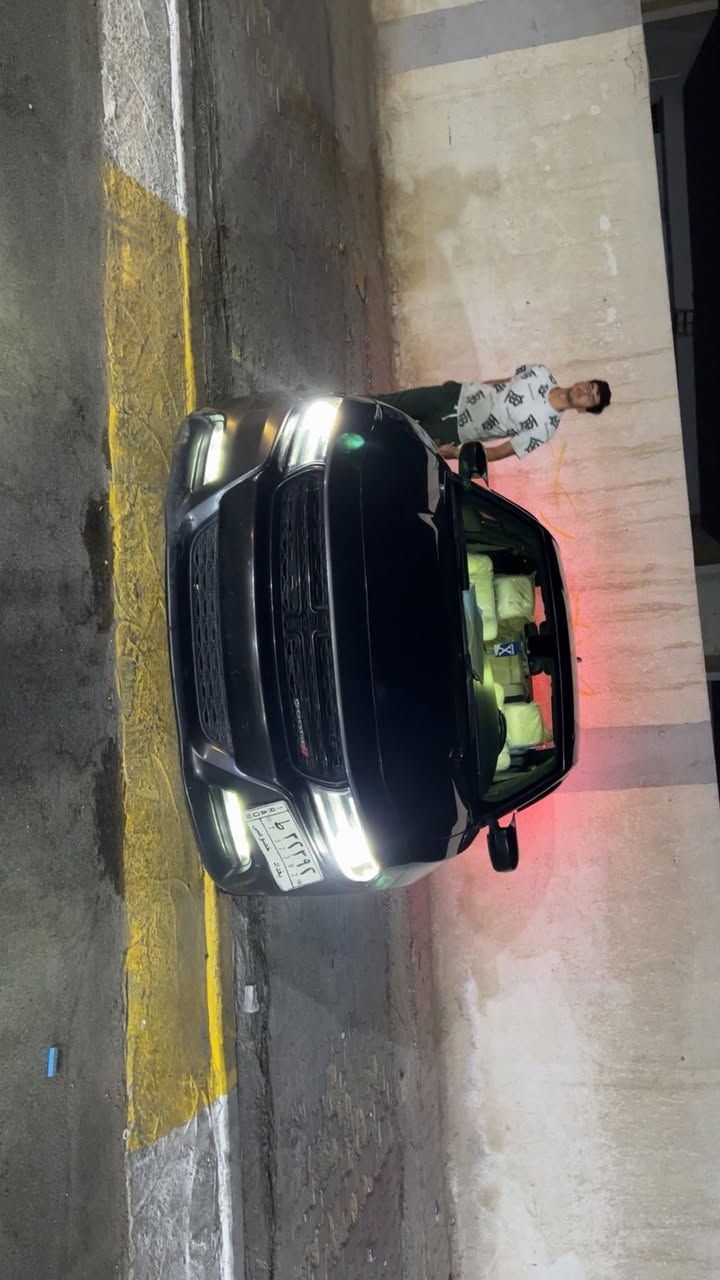 سلام عليكم للبيع جارجر ٢٠١٦ وارد امريكي بدون ظربه اخت لكلين بيه جاملغ خلفي ولباب لخلفي مرشوشه كلير اثر تفحيط ب امريكا وبيه خشم لجاملغ الامامي فقط بدون ايرباك بدون معجون جاهزه سياره من كل شي تايرات وحداديه وكهربائيات كير ومكينه خير من الله مواصفات sxt شاشه كبيره كشنات جلد ابيض تدفئه كشنات تو ويل تشغيل عن بعد ومواصفات لبقيه معروفه السعر ١٧٨ ورقه بيه مجال بسيط للاستفسار الاتصال على لرقم ***********
