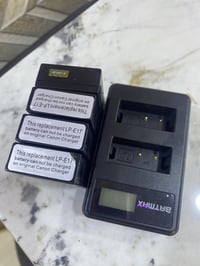 ٤ بطاريات • كانون R8 • شاحن ثنائي