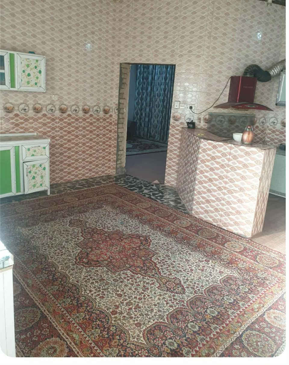 بيت بحي الفارس 200م ثاني بيت عن الركن مقابل حديقة بداية حي الفارس مقابل محطة وقود الفارس  موقع جيد طابق واحد والطابق الثاني غرفتين الاماميات مهيكلات فقط والطابق الارظي غرفتين وصالة استقبال مطبخ حار بارد  ارظية كاشي سيراميك صحيات داخلية خارجية رقم البيت 34522 سعرة 240 مليون رقم التواصل ***********
***********
