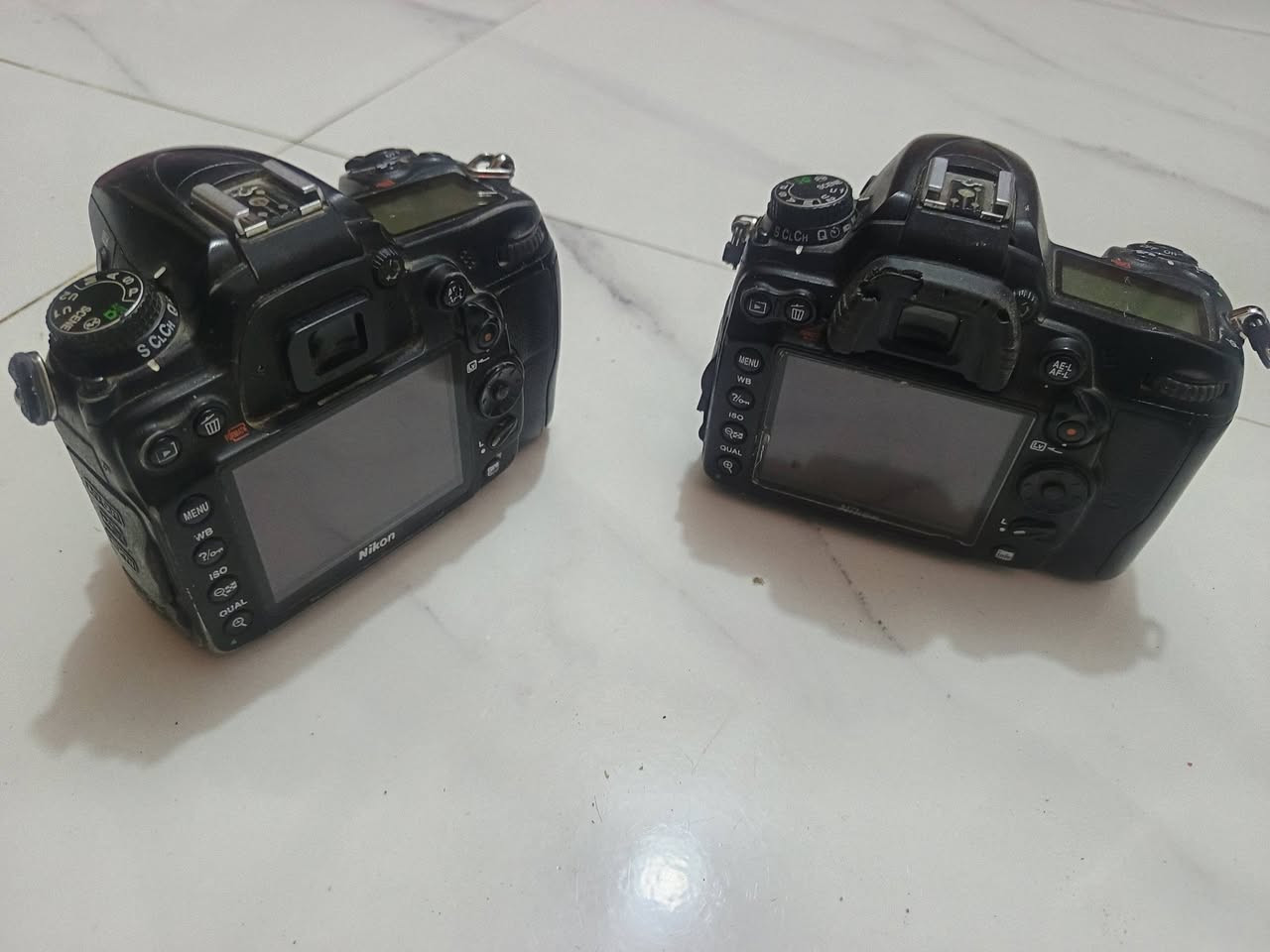 نيكون D7000 نقص بطاريات فقط للبيع السعر 400 الف مكاني الشطره م ***********

