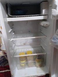 ثلاجه زغيره • نظيفه • شغاله