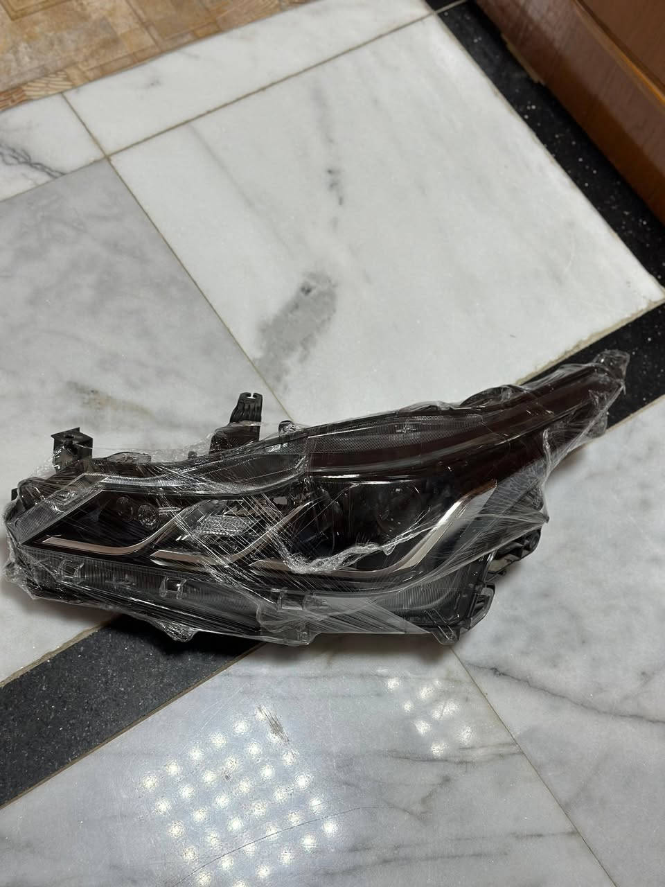 لايت كوريلا ساز موديل 2024 ويرهم 2025 فقط مبدل جامه جنت شاده على سيارتي وبدلته اشتريت غيره جديد ماخذه من السياره جهة السايق اليسار سعره 185 للاستفسار ***********
