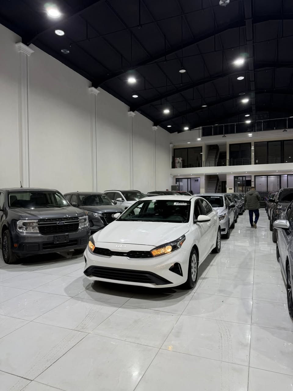 السلام عليكم 
للبيع كيا فورتي ابيض 2024 بدون موصفات 
محرك 20 
ماشي 37 الف ميل 
صبغ جاملغ و نص بولند بدون دواخل و بدون ارباك 
و بيها رصعه صغيره حافه باب سايق 
سياره بدون تعديل بارد 
سياره بدون كلير أمريكي شرط 
سياره بدون رقم ترقيم شمالي فقط 
تكلفة رقم 12 ورقه 
ملاحظة صوار حادث موجوده في المنشور 

السعر 147 ورقه ومجال
اي استفسار عن سيارة خاص 
اخوكم ديار ابو عمر 
*********** واتساب فقط للتواصل 
*********** اتصال فقط 
عنوان أربيل معارض السيارات
