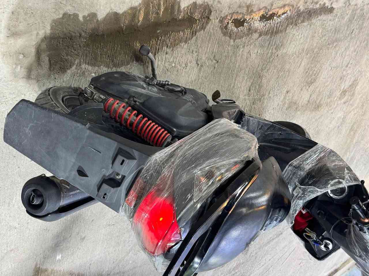 السلام عليكم عندي دراجه للبيع ماكس ثعلب 140 
دراجه كامله بدون نقص مكينه ناعمه 
السعر 400 وبيه مجال حك الجيه 
***********
