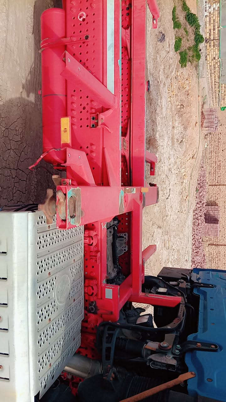 السلام عليكم  .من رحصة الدمن
للبيع دبل شاصي مع باب كهربائي  مكلف بل نشر رقم صاحبهن ***********.
