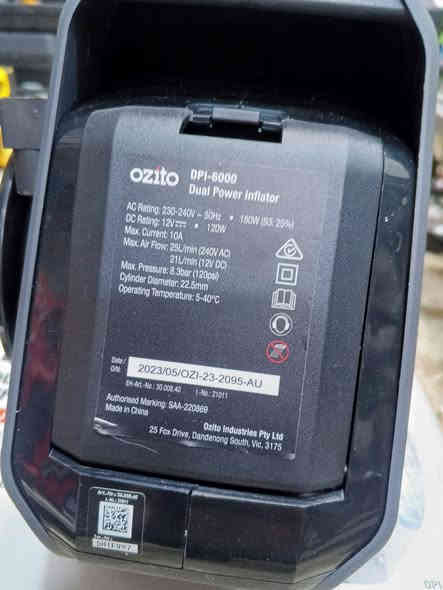 السلام عليكم 🙋🌺 
كمبريسر هواء سياره وبالبيت يشتغل 
يعمل على الباتري وعلى الكهرباء 
تكدر تتحكم بقياس الهواء الكترونيا 
يحتوي كذلك على مصباح اناره قوي جدا 
السعر ٥٥ ألف مع التوصيل 
الحجز على الخاص او الاتصال على الرقم 
***********
