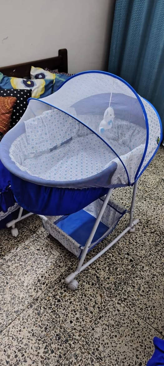 هذني كلهن نظيفات وبعده اخت الجديده والله
وهاي الي بلجيس حمالة طفل جديده بعده ممفتوحه بوحده مشتريه 20 الف
كلهن سعرهن
75 الف
العنوان ساحة الأندلس شارع النظال
الرقم ***********
