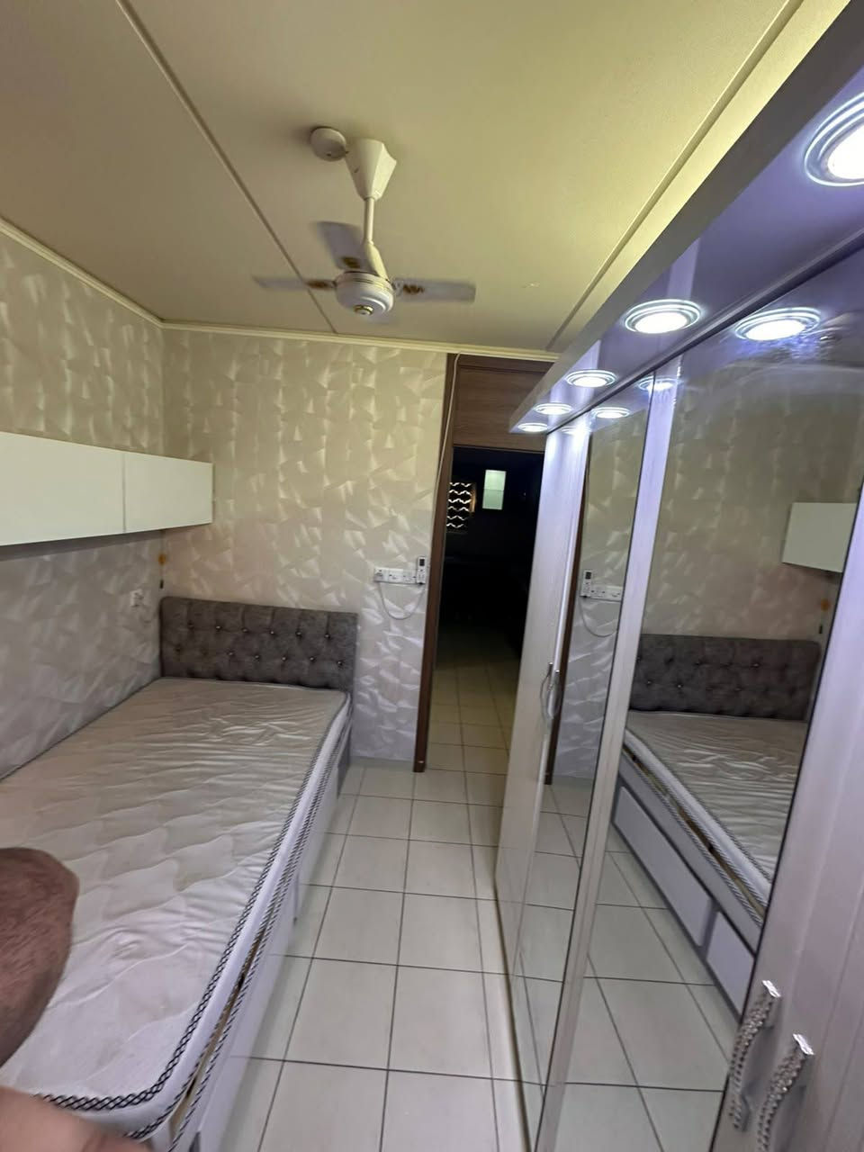 🏡 شقة للإيجار في بسماية

📍 الموقع: بسماية – بلوك 900
📐 المساحة: 100 م²
🏢 الطابق: السادس
🛋️ التأثيث: مؤثثة بالكامل، أثاث درجة أولى، جاهزة للسكن.

💰 الإيجار: 650 ألف دينار عراقي شهريًا.

✅ الشقة مصفّرة بالكامل من أجور الخدمات.

🚫 يرجى عدم اتصال المروجين أو الدلالين، والتواصل من الجادين فقط.

📞 للتواصل: ***********
