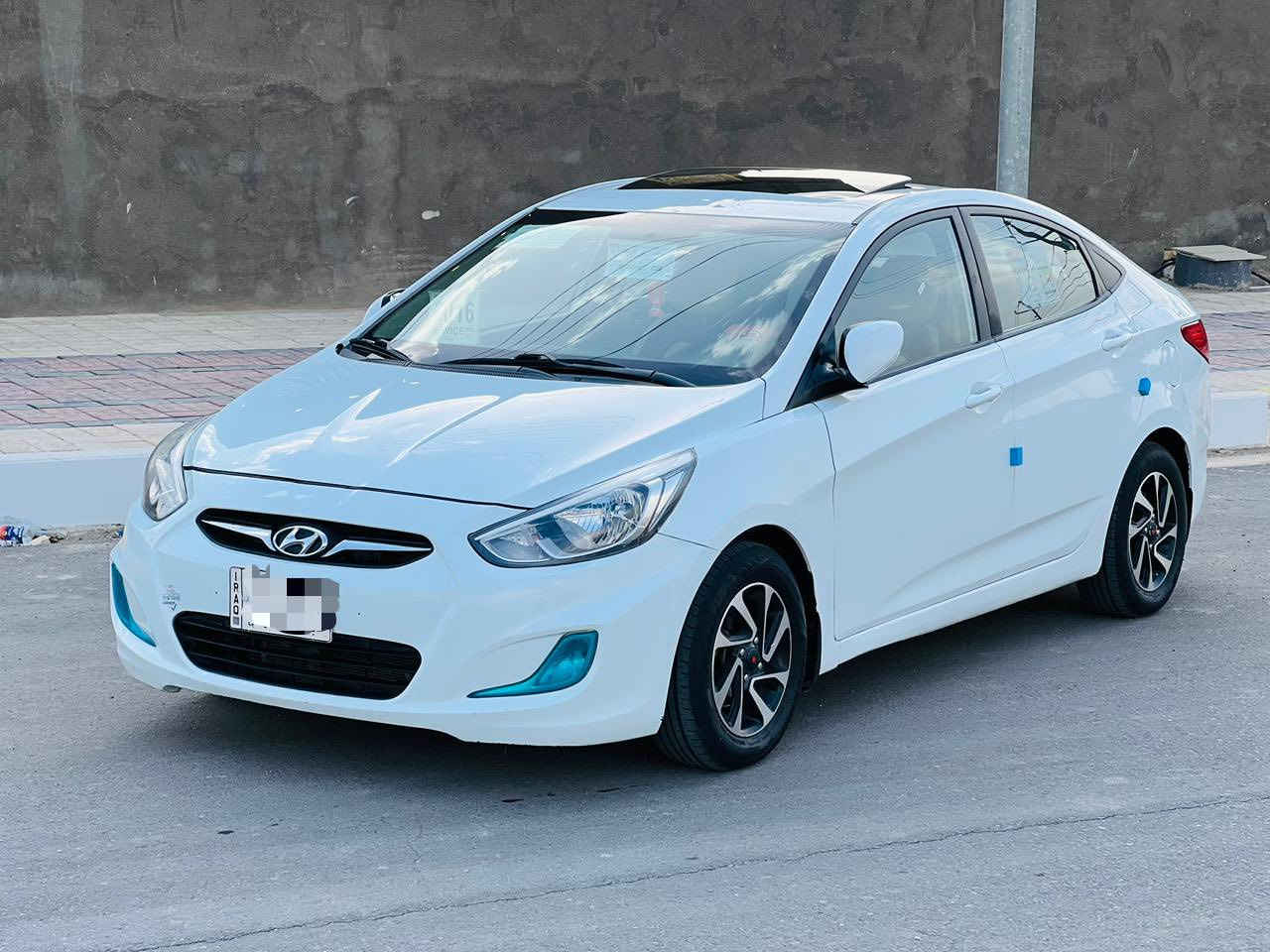 سلام عليكم 
هونداي اكسنت موديل 2016 خليجي حره مشروع وطني تحويل بنيد مبدل جاملغ امامي صبغ وطرف الباب بدون ضرر داخلي سونار مرفق بالمشنور 
سياره فول المواصفات فتحه سقف تحكم استيرن جهتين لايت زنون شاشه كبيره كامره دواره اشاير بالمري 5 ويل كروم 
محرك1.600دوش سياره جديده وجاهزه مكينه وكير وحداده وتخم تاير ماشيه 190km حقيقي جديده كلش 
مــكــان-الــســياره-النــااصرية 
بس اليدور نضيف يتصل الاستفسار اكثر
***********
