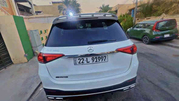 السلام عليكم مرسيدس GLE 350 2021 امريكي كلين تايتل بدون حادث بيها رصعتين مسحوبات BDR رقم اربيل باسمي تحويل ثاني يوم هزة جديدة فول مواصفات 1/1 
سلايت 
جلد 
كشنات تدفئا تبريد
رادارات 360 درجة 
مري شفط 
موس 
شاشة بنل (متصل) 
انارة محيطية 65 لون 
حساس امامي خلفي 
وبعد بيها مواصفات هواي 
عليها كت AMG اصل من دبي سعرة دفتر وعليها ويالة اصل AMG ومغلفة ppf المانب سعره 3 الاف دولار ماشية 42 الف ميل صفر مسج مكان السيارة بغداد زيونة وسعر السيارة 53 الف دولار للاستفسار : ***********

