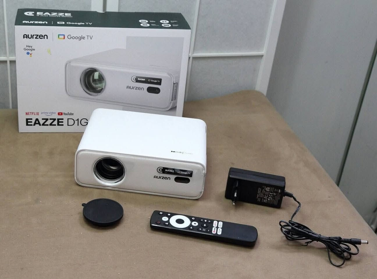 داتاشو نوعیە معروفە و عملاقە ب مواصفاتە هوە Aurzen EAZZE D1G Google TV Smart Projector.. 🥰🥇
نسخە D1G العملاقە 🔥⚡
کوکل تیفي بیە 😍
نضام اندروید فول سمارت 🛜📴
يتميز المنتج بكونه جهاز عرض ذكي يعمل بنظام Google TV. يحتوي على نظام Google TV مدمج، مما يوفر الوصول إلى أكثر من 10000 تطبيق، بما في ذلك Netflix و YouTube. 
.الجهاز مرخص رسميًا من Netflix ويأتي مزودًا بخاصية التركيز التلقائي (Auto Focus). 

يتميز بتركيز تلقائي وتصحيح الانحراف التلقائي (keystone correction) لتوفير صورة واضحة ومستقيمة بسهولة. 
يدعم الاتصال اللاسلكي عبر شبكة WiFi مزدوجة النطاق (5G/2.4G) وبلوتوث 5.1. 
يحتوي على مكبرات صوت مزدوجة بقوة 8 واط ويدعم تقنية Dolby Audio لتجربة صوتية غامرة و عملاقە ‌📢
يأتي بدقة 4K 🎬🏟
 جدید جدید غیر مستخدم ابدآ 💯
داتاشو نوعیە معروفە و عملاقە ب مواصفاتە هوە Aurzen EAZZE D1G Google TV Smart Projector.. 🥰🥇


**إذا كنت صاحب هذا الإعلان وتريد حذفه لأي سبب، رجاءا أرسل رسالة إلى الدعم الفني**