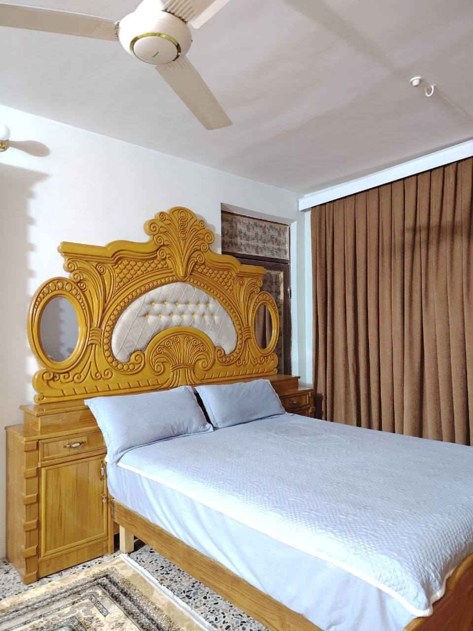 السلام عليكم غرفه اخت الجديده ست بوب وملحق 5 قطع ستندر موديل عروسه البحر صاج وجه 6ملم والداخل 4ملم  تطعيم داير حبل زان للاستفسار ***********
