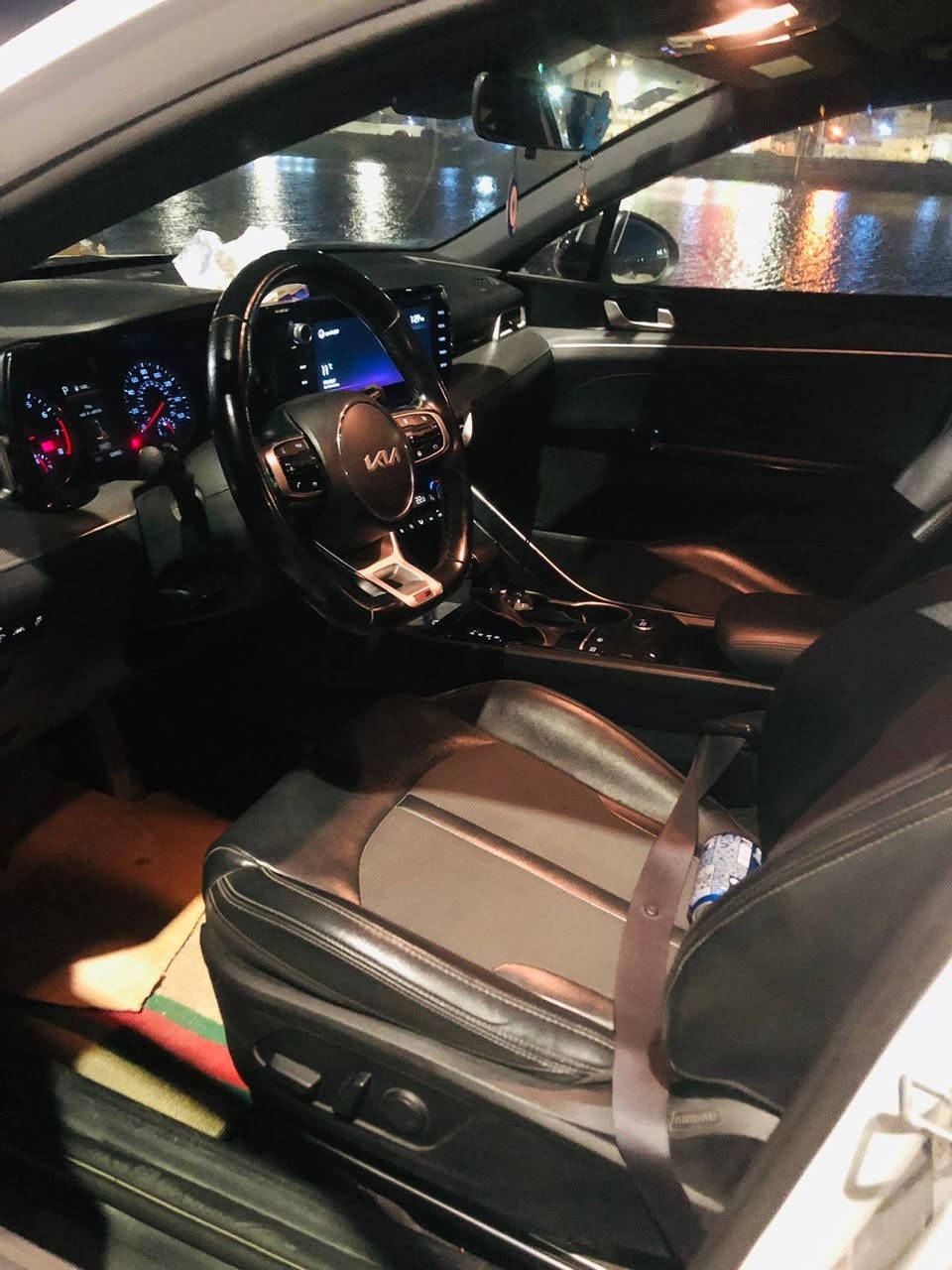 السلام عليكم
كي فايف  K5 امريكي موديل 2022

ضربتها بجم تبديل بنيد والباقي كفاله

السياره حره بسمي والسعر170$وبيه مجال الشراي***********
