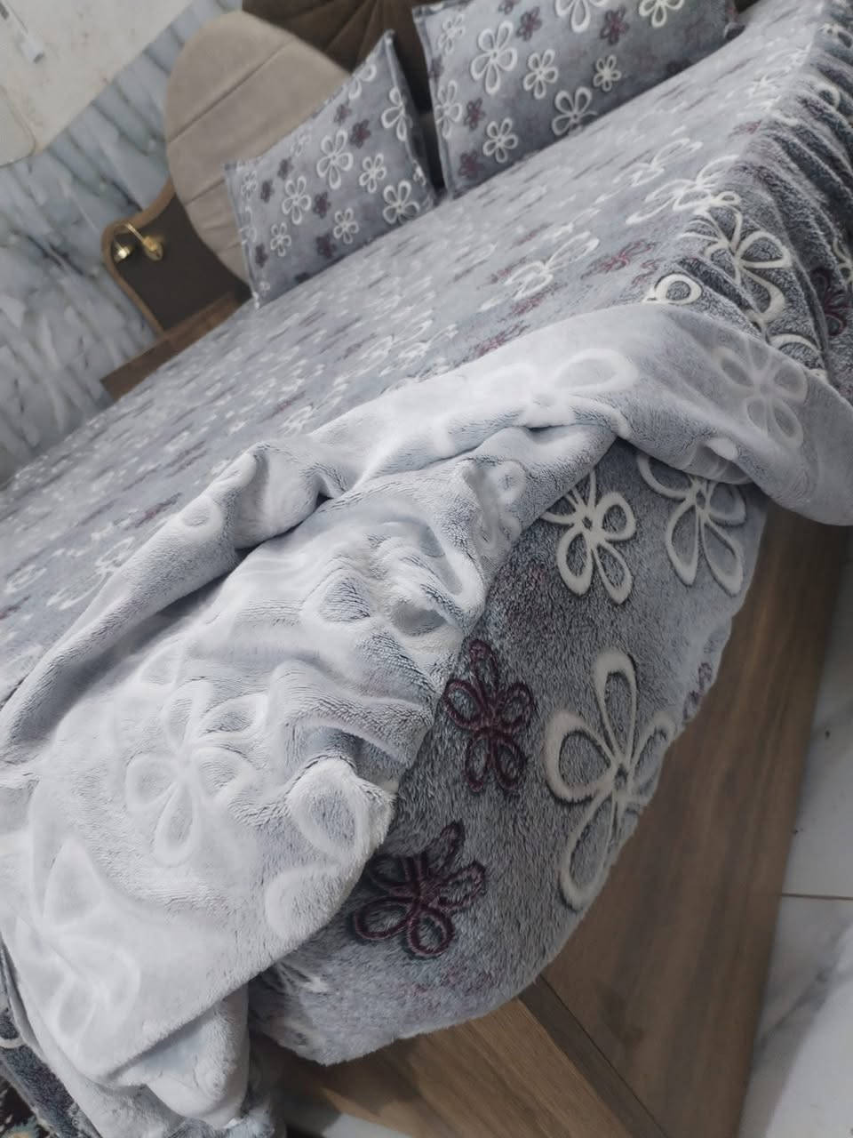 فرشه خاولي مقلم درجه اولى بيه تلبيسه ولاستيكه من أربع جوانب حسب القياسات المطلوبه اخيط
متوفره نقشات وألوان الحجز خاص وتداللون ⭐
متوفره خدمه 🚚 توصيل 
📞☎️***********
ام رسول الخياطه المفروشات
