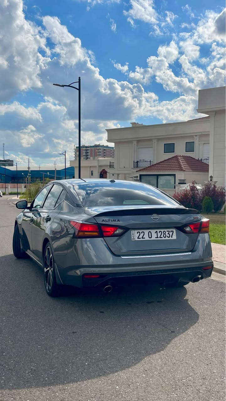 السلام عليكم 
نيسان التما موديل 2023 مواصفات SR 
كشنات نص جلد بصمه تشغيل عن بعد 
رادار امامي وخلفي وجانبي شفتات ستيرن فول تحكمات وباقي مواصفات المعروفه بل SR 
السياره ماشيه 20000 MIL
حادث السياره  دعاميه اماميه شبر تكحيل بل بنيد وبيها جاملغ بي تعديل بارد بدون دواخل بدون ايرباك سليم  
مكان السياره أربيل 
التفاصيل عل رقم *********** 
متوفر عل واتس اب 
السعر 168$ وبيها مجال بسيط للشراي أربيل, العراق
