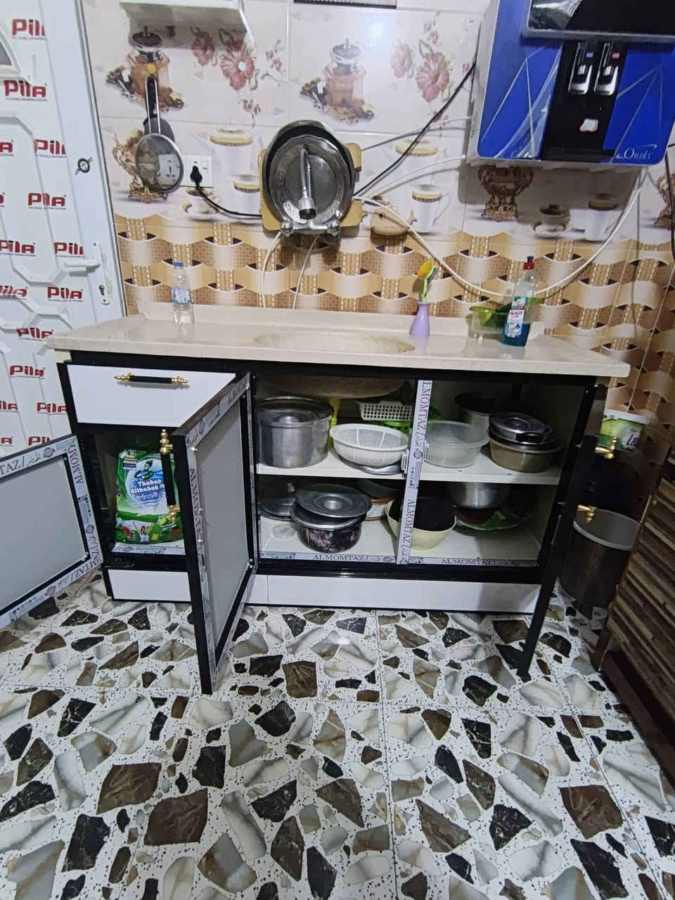 ياالله
من رخصت الدمن كاونتر وسنك ومرشحه نظافه مثل ما واضح مستخدم شي قليل مكاني رمادي التأميم ***********
