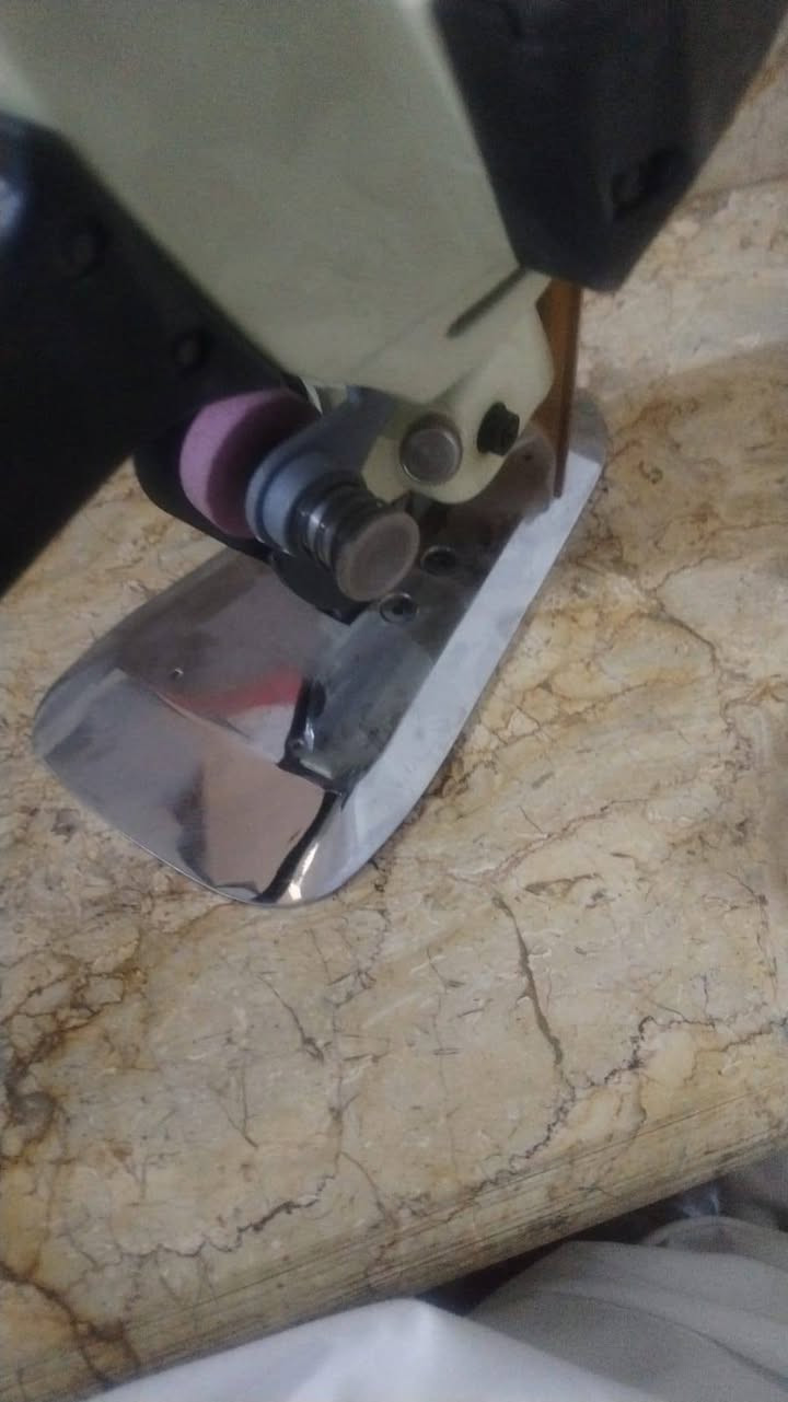 مقص للبيع***********يوجد واتساب
