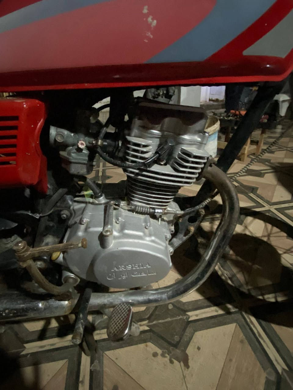 لبيع دراجه ماناقصه اي شي شاصي امتياز  بدون بدون سعر 400 بيه مجال 0771 644 7187
