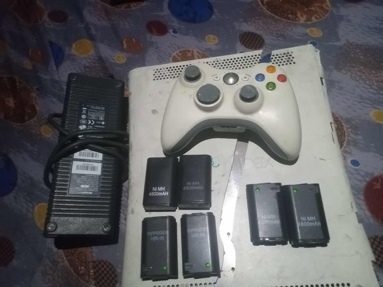 اكس بوكس ٣٦٠للبيع بي يده ثانيه مامصورها نفسها جديده وبطارياتها مال يدات ٧بطاريات عطل فجئتن والله شاهد لا وديته على مصلح ولاهاي ابد فا كلت خلي اعرضه شكد يوصل وابيعه المهم خاص واتساب ***********
