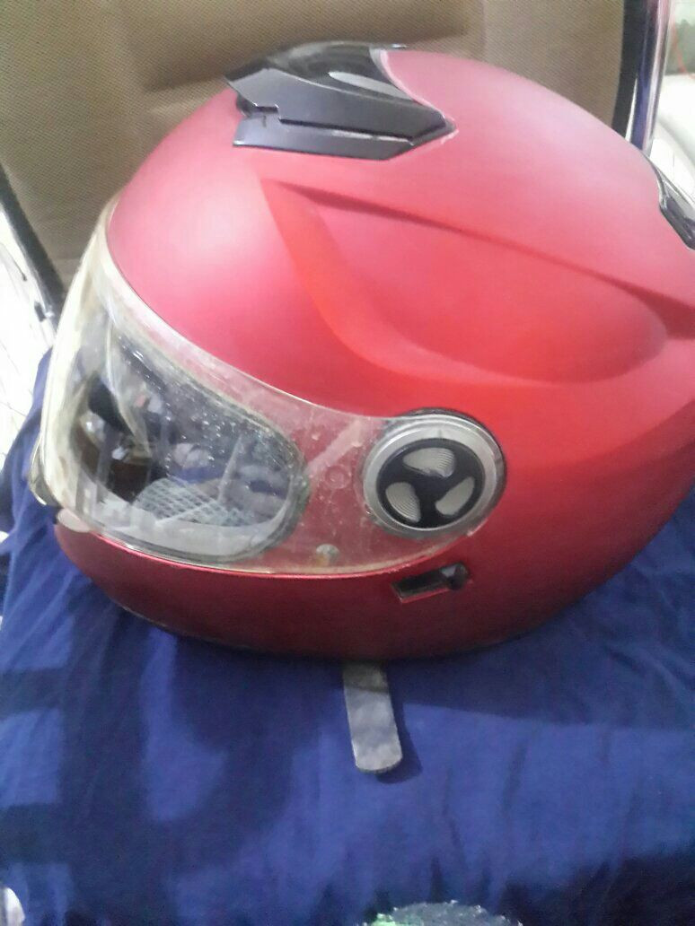 خوذة دراجة نارية جديدة لون ماروني حديثة السعر 25 الف وتساب *********** سامراء
