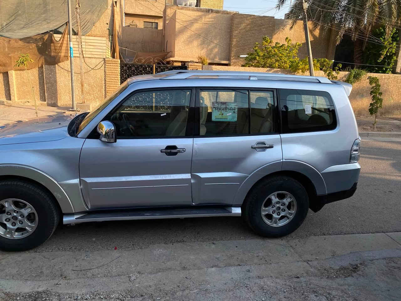 السلام عليكم
للبيع باجيرو موديل ٨  محدثه ١٦السياره كفاله عامه بدون صبغ او بدون ضربه محرك كير تبريد صدر مكفولات رقم بغداد بسمي تحويل مباشر مكاني بغداد حي العامل السياره فول مواصفات فتحه مري شفط كشنات كهرباء جلد تبريد او تدفئه بل كشنات تحكم ستيرن جهتين حساسات شاشا كأمره الاتصال *********** السعر ١٠٥

