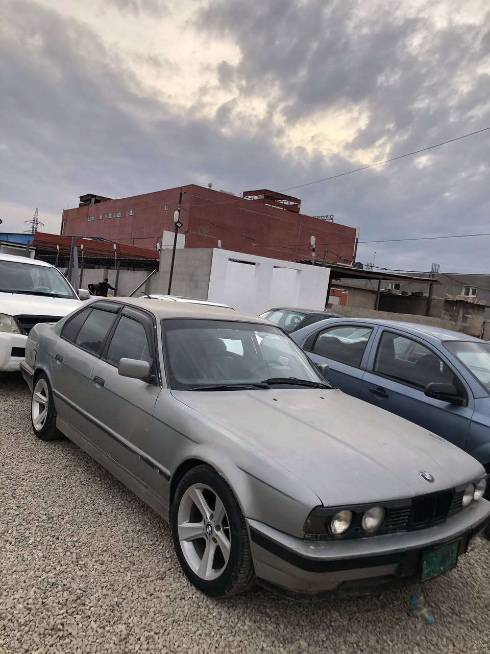 بي ام حجم 530 موديل 1989
سعر 29 قفل قفل
كير و محرك بشرط لا صرف ولا نفخ
رقم نينوى اخضر 
تحويل والوكاله بشرط 
كهربائيات كلها شغاله 
سيارة حلوة و مرتبة بدون عطلات
وين ما تريد سوي تراي 200
اكسن و ارفلو كلشي بشرط 
اويال هامان M و تايرات جديدة 
حدادية جديدة
***********
