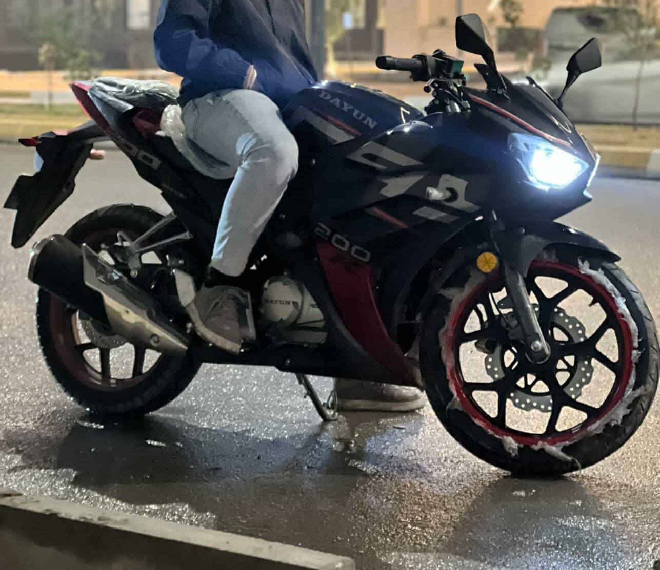 السلام عليكم دراجه ار 200 مرقمه كامله رقم اربيل زيرو ماشيه 40km للبيع السعر 3ملاين الشراي يتفضل واتساب ***********
