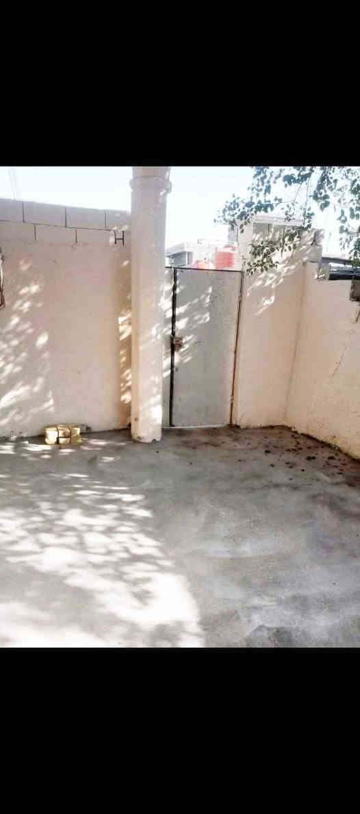 السلام عليكم اسعد الله اوقاتكم🤍

ملاحضه:البيت حاليا فارغ وجاهز للسكن 
🛑#دار سكن للبيع  بناء قديم 2014

# المساحه 170م

..................... 

🛑# نوع العقار طابو صرف زراعي بإسم عراقي

🛑# وكاله ومكاتبه نسخه من طابو

................... 

🛑# يتكون من غرفه2 كل غرفه 4×4وصاله وموزع واستقبال 6×4 ومطبخ وصحيات حمام في الداخل وتاليت في الخارج 

🛑#يبعد عن الشارع الداخلي السايدين  وقبه بو الجوزي مشي سيرا 5 دقائق أقل النصف كيلو  عرض شارع البيت 7 ونص متر  

🛑#  جميع الخدمات متوفره مدارس وماء و كهرباء و مجاري 

🛑# خلف البيت نهر بزل للمجاري ماتحتار بيهن 

🛑# العنوان البصره ابو الجوزي مقابيل قبه أبو جوزي  وتدخل بلفرع 

...................... 

🛑السعر 60 وقابل للتفاوض... 

🛑الاستفسار📞 *********** *********** البصرة, العراق
