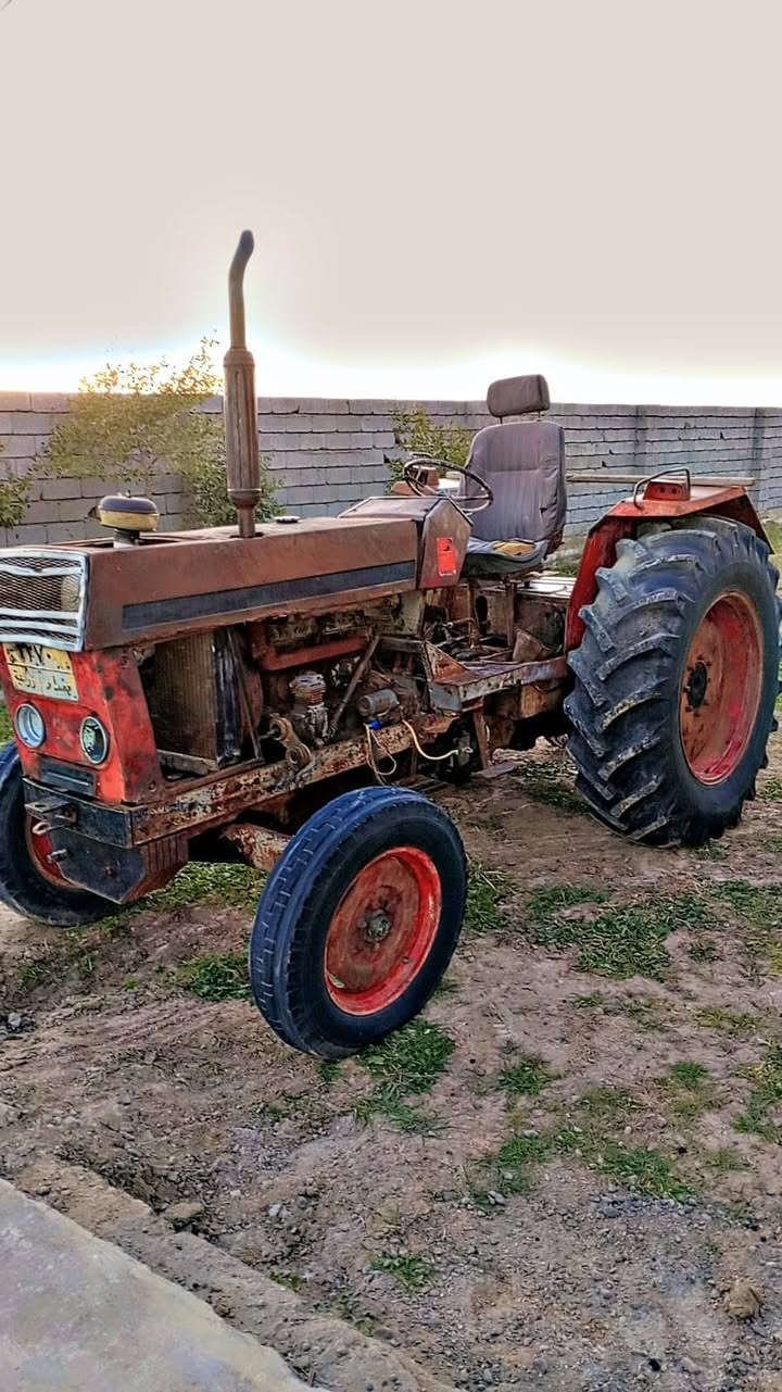 سلام عليكم مكينه  80. سعر 4250مليون  تخم تاير مكان ابو غريب خان ضاري زيدان رقام موجوده بس سنويه ضايعه ورقم ***********
