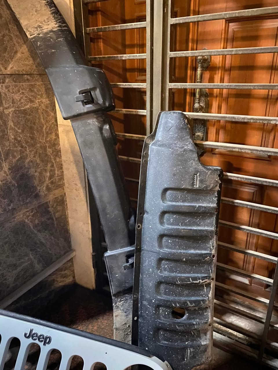 متوفر فندرات حديد نظيفات ١٠٠ الف 
دعامية امامية بلادية ١٥٠ الف 
جك  
دوسات 
دبلات
براكيت 
***********
