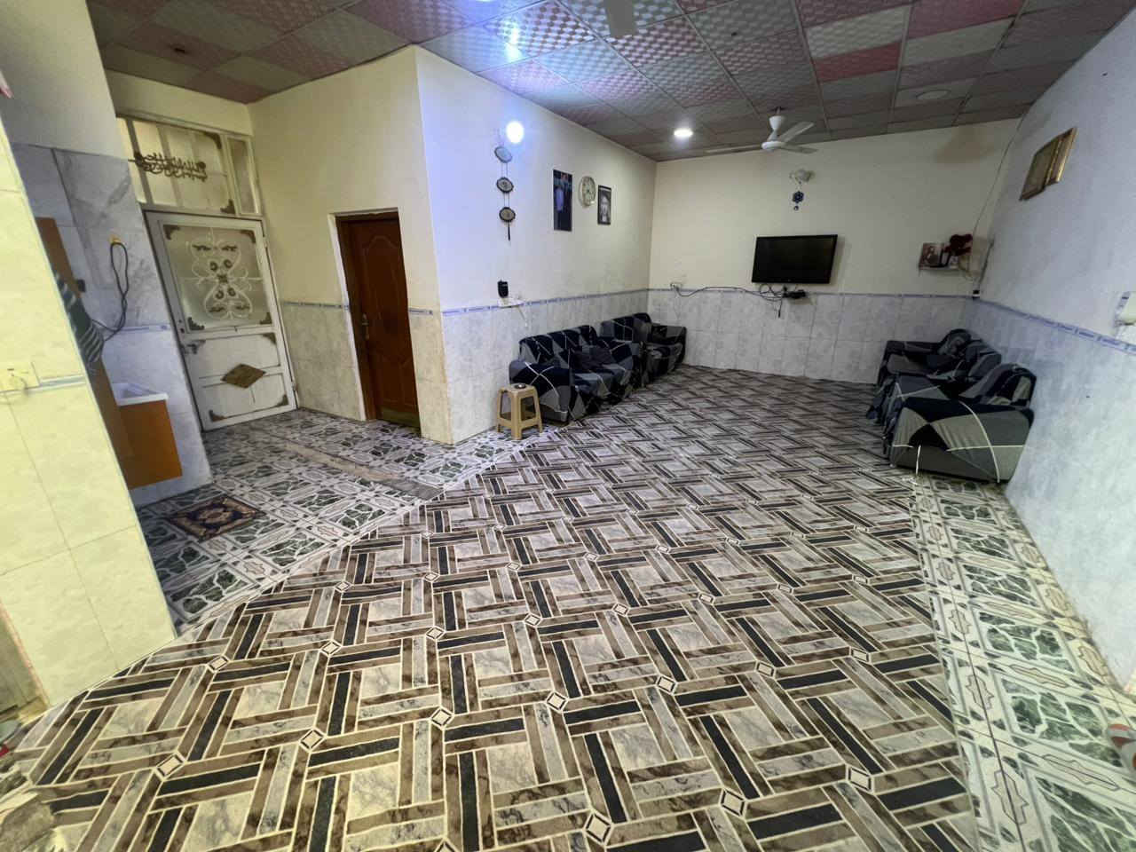 بيت بالحكم طابقين موقع مميز على شارع تجاري مقابل صيدلية زمزم يحتوي على محلات عدد ٢
و٥ غرف وبراني
مكتب الريف السكك الزراعي مقابل حسينية الكوثر ***********
