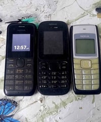 نوكيا • جهازين • يحتاجون شاشات