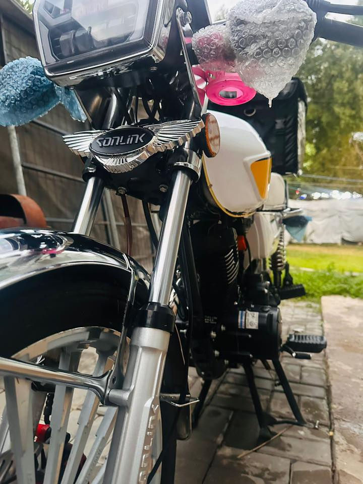 سلام عليكم الدراجه للبيع مديل 25نازله ب شهر ال 9 الدراجه جديده تجي وتشوفها بعينك احله من الصور اوراق كامله الدراجه خير من الله مابيها اي نقص السعر 850وبيها مجال مكاني بغداد السيدية  
***********
