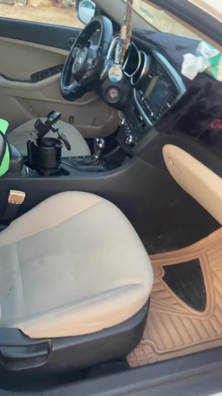 السلام عليكم
للبيع فقط اعتذر عن المراوس 
كيا اوبتيما موديل ٢٠١٦ شكل ٢٠١٥ خليجي مكينه ٢٠٠٠ 
مواصفات نص فول 
تبريد قطعتين 
تحكم ستيرن 
تخم تاير جديد 
باتري جديد 
حداديه جديده 
كلها شرط 
بيها صفحة جهة اليمين رش صبغ بدون فتح او تبديل 
رقم بغداد دولي بسمي 
مكانها السماوة مجسّر سريع الوركاء 
سعرها قفل قفل ١٣٥ للاتصال والاستفسار *********** ابو علي وبخدمتكم اسف عالاطاله
