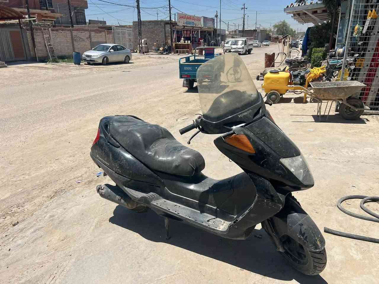 سلام عليكم
فورزه 04 
دراجه كايم محركه 
ابيع كوم حديد 
والباقي كله شغال 
سعره 200 وبيه مجال قليل 
مكاني بابل جبله  ***********
