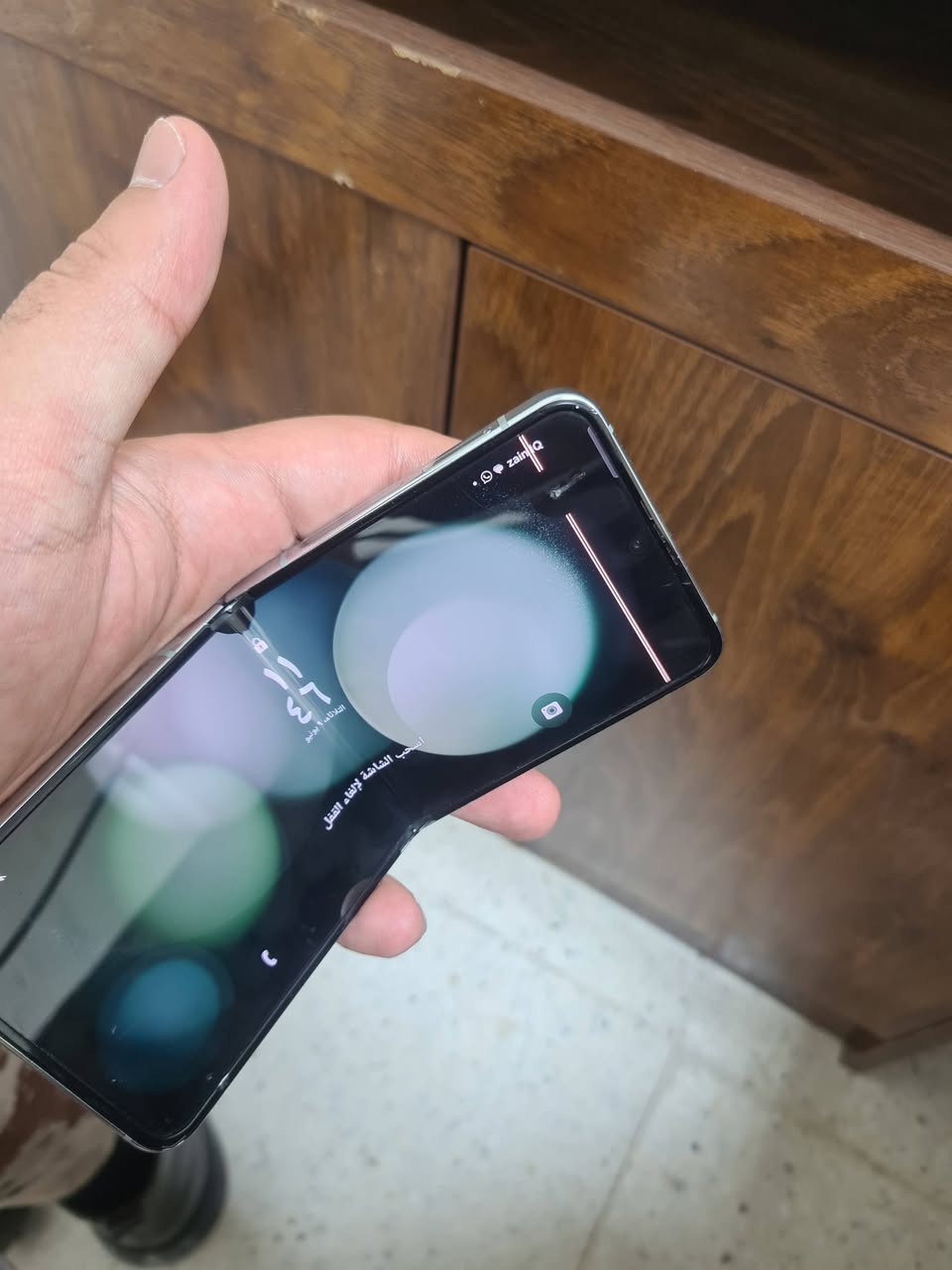 للبيع  سامسونك z flip 5 نسخة يابان ذاكرة 256 شغال كامل بس اكو ضربة بالشاشة ومتلمس من الوسط السعر 130 الف *********** واتس اب
